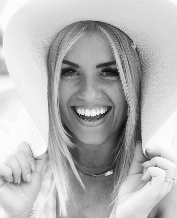 89 - Aubrey's postpartum depression was so severe she felt she was losing everything she loved, then Christ came and lifted her back up.